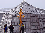 
Поднятие 5-го креста на купол конкафедрального собора иконы Божией Матери «Всех скорбящих Радость». 
